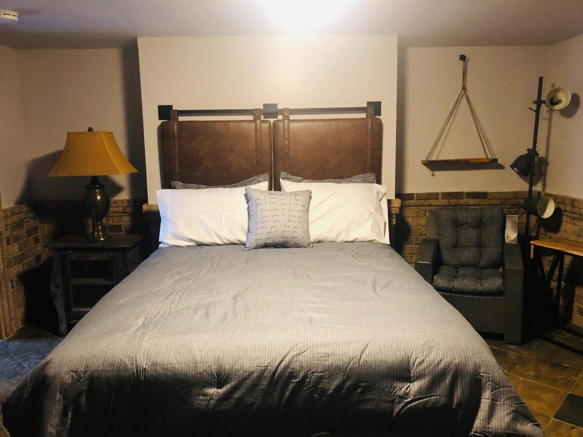 Savannah Sojourn - Time Travelers Retreat 1853 Eksteriør billede